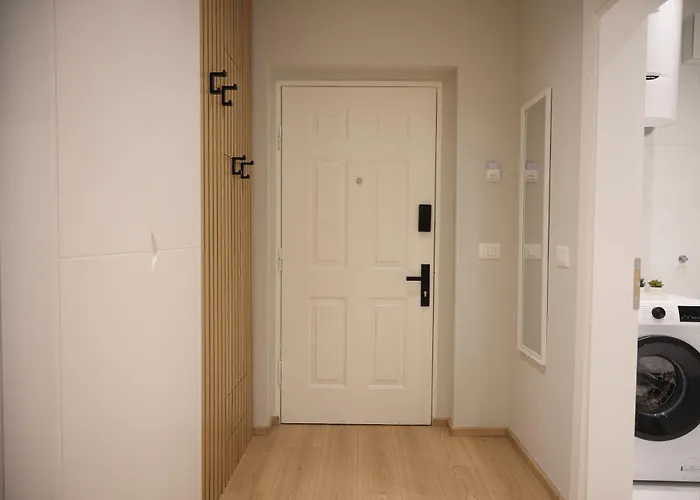 Apartment Elegant Near Wilson Square Tirana