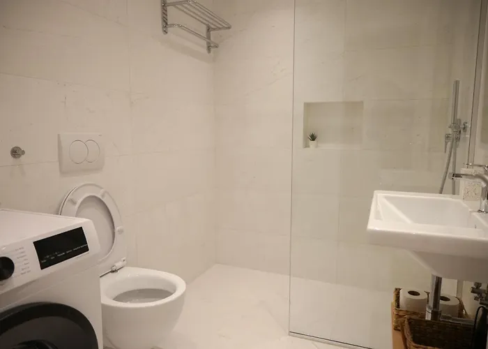 Apartment Elegant Near Wilson Square Tirana