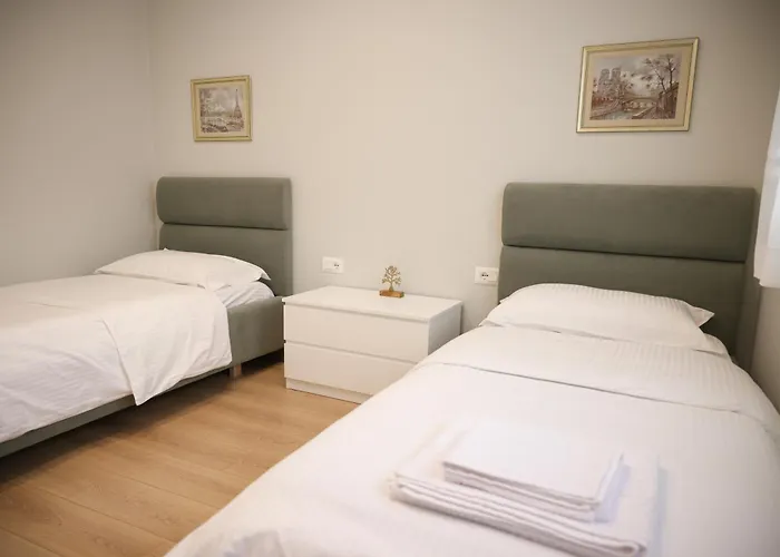 Elegant Near Wilson Square * Tirana