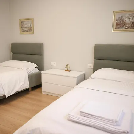 Elegant Near Wilson Square * Tirana