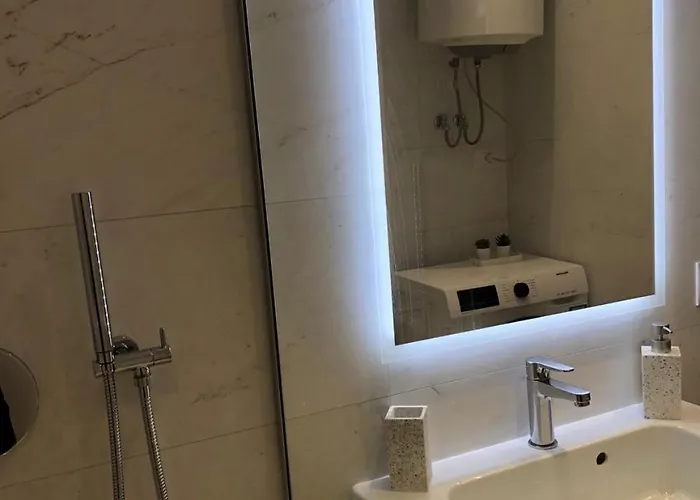 Elegant Near Wilson Square * تيرانا